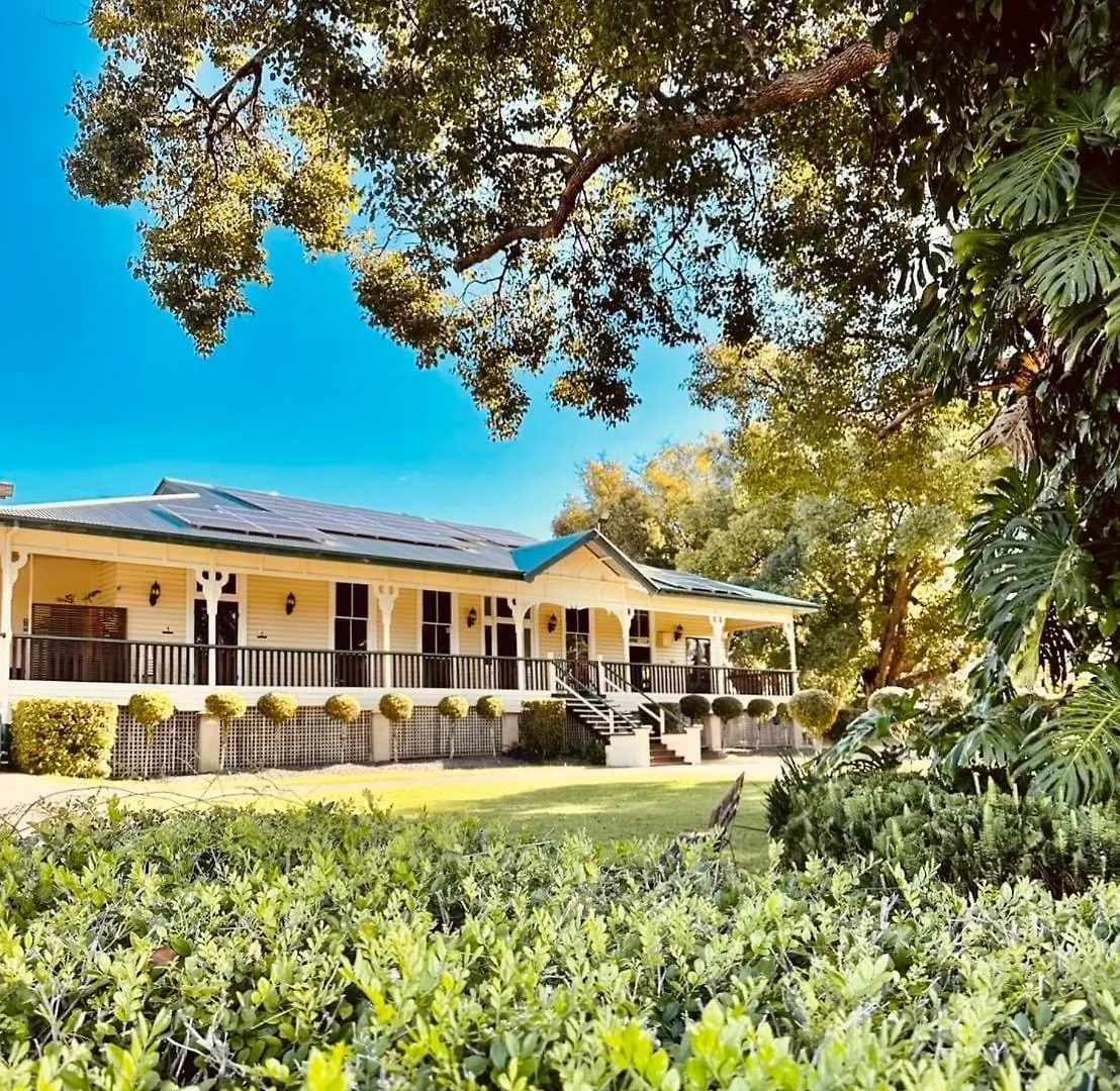 Gunabul Homestead & Golf Course contacts